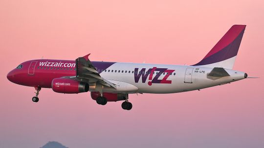 WizzAir mocno podnosi opłaty za bagaż