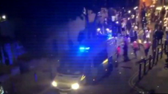 Zamieszki uliczne w Brixton – rannych 15 policjantów