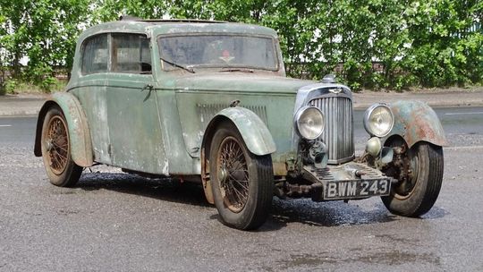 Zardzewiały Aston Martin z 1936 do kupienia na aukcji