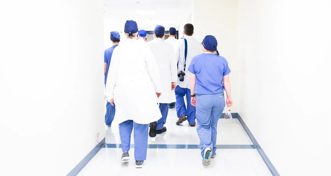 3 proc. pracowników brytyjskich szpitali może mieć koronawirusa