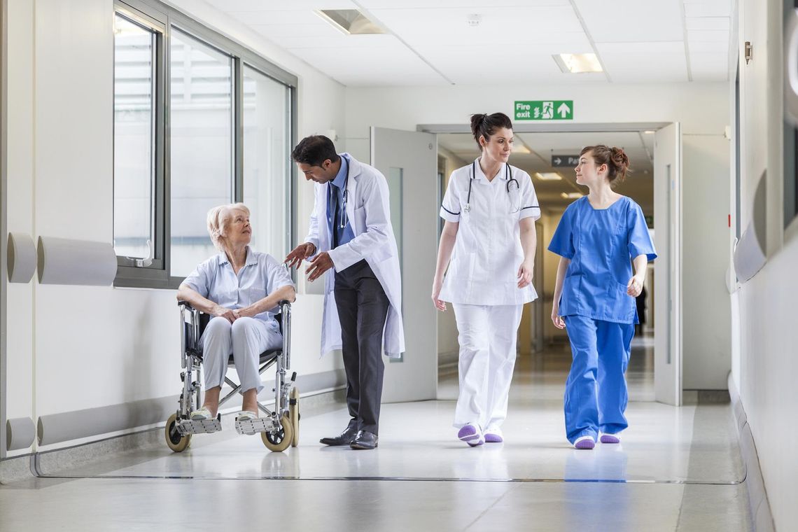 6,6 miliona osób nadal czeka na rozpoczęcia leczenia w placówkach NHS