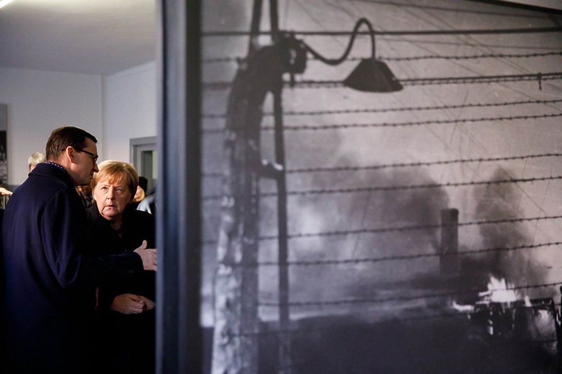 Angela Merkel odwiedza obóz w Auschwitz