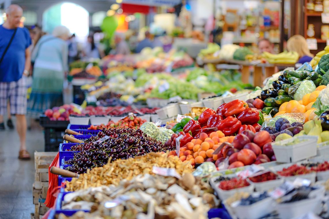 Asda i Morrisons wprowadziły ograniczenia w sprzedaży warzyw i owoców