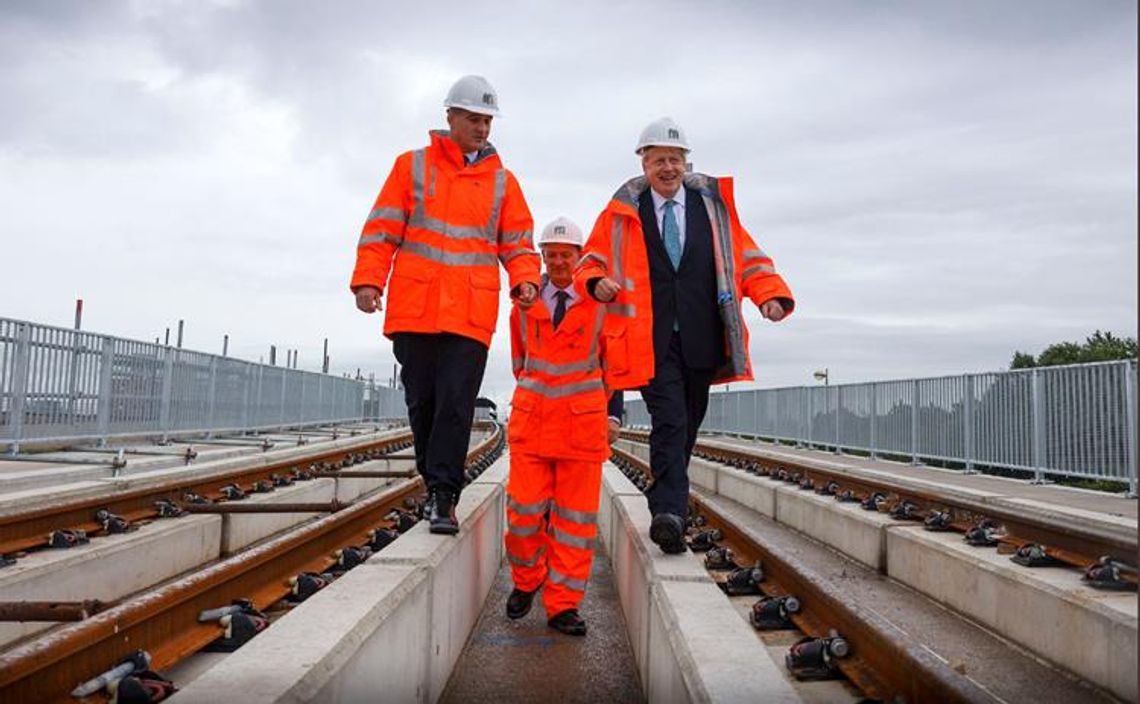 Borys Johnson wpompuje miliardy w nową linię kolejową z Manchesteru do Leeds