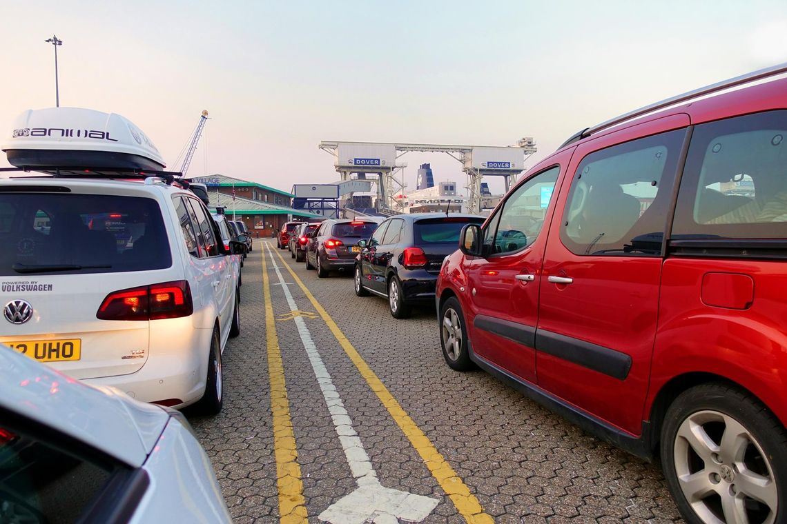 Dover coraz bardziej sparaliżowane