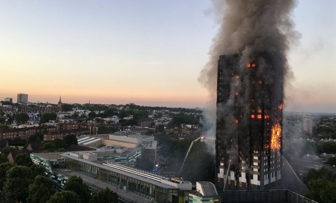 Druzgocący raport końcowy po pożarze Grenfell Tower