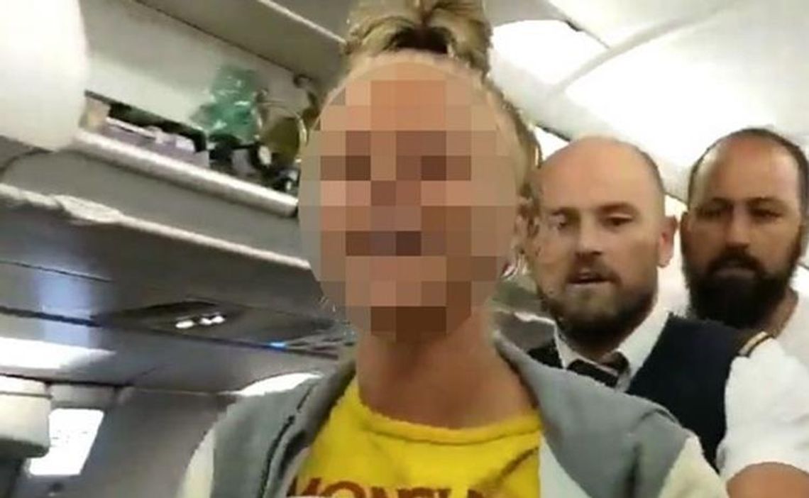 Dwie kobiety wyrzucono z samolotu, narzekały na współpasażerów na pokładzie