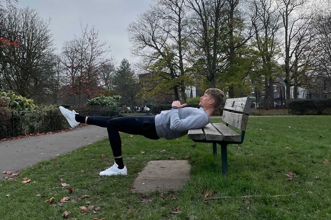 Fitness - Na ławce w parku