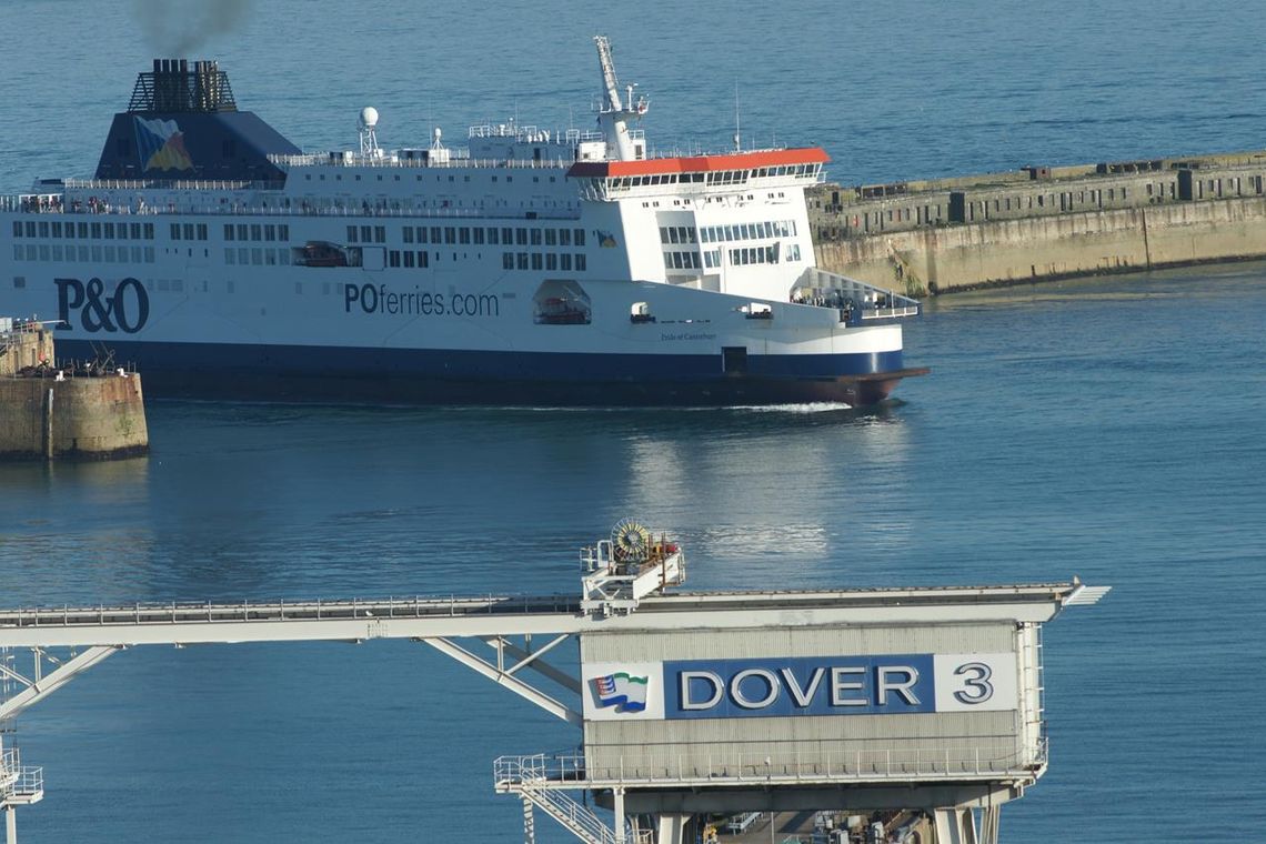 Gigantyczne kolejki w porcie w Dover i na drogach dojazdowych