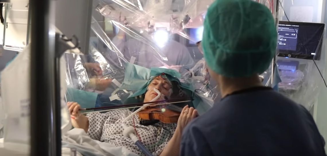 Grała na skrzypcach podczas operacji mózgu!
