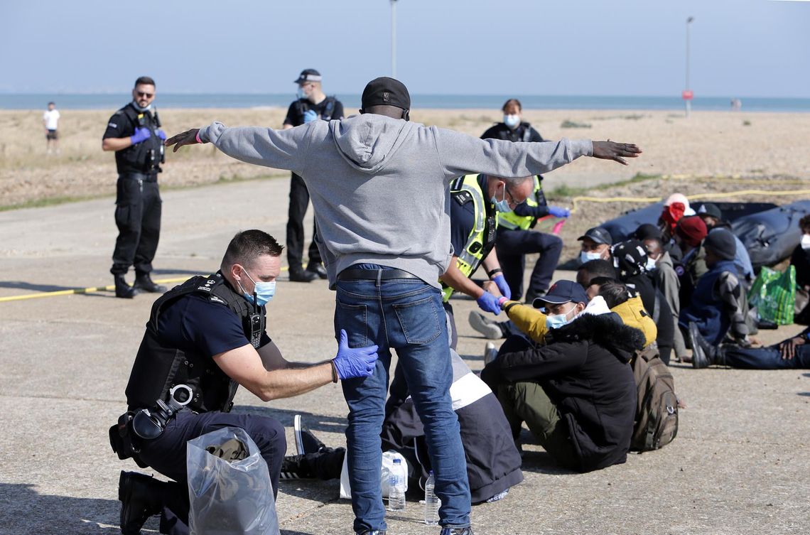 Imigranci nielegalnie przekraczający La Manche nie otrzymają azylu!?