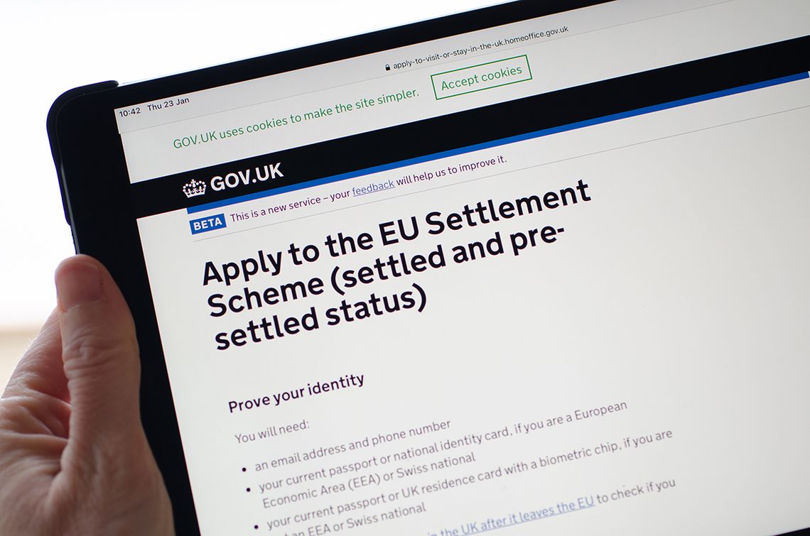 Jak udowodnić status osoby osiedlonej w UK?