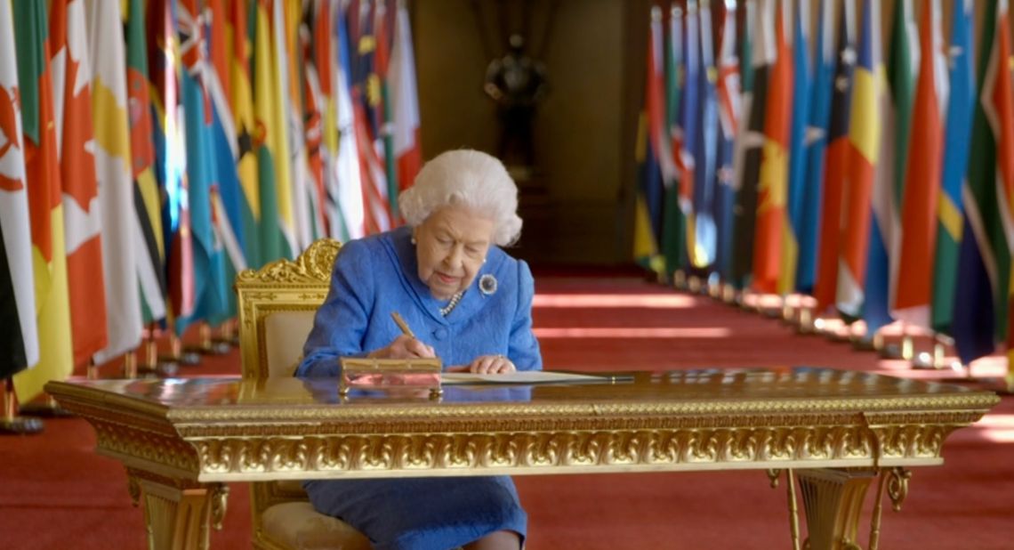 Królowa podkreśla znaczenie pozostawania w kontakcie z bliskimi w czasie pandemii