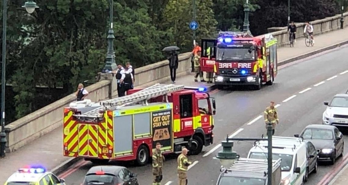 London: Dwie osoby spadły z mostu, jedna nie żyje 