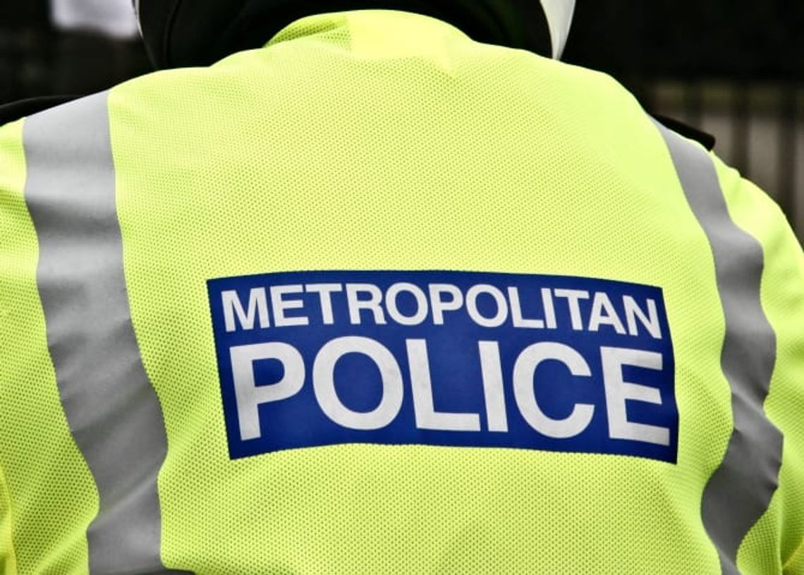 Londyn: Brutalny atak na patrol policji