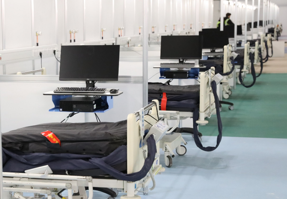 Londyn: Książę Karol otworzył pierwszy tymczasowy szpital