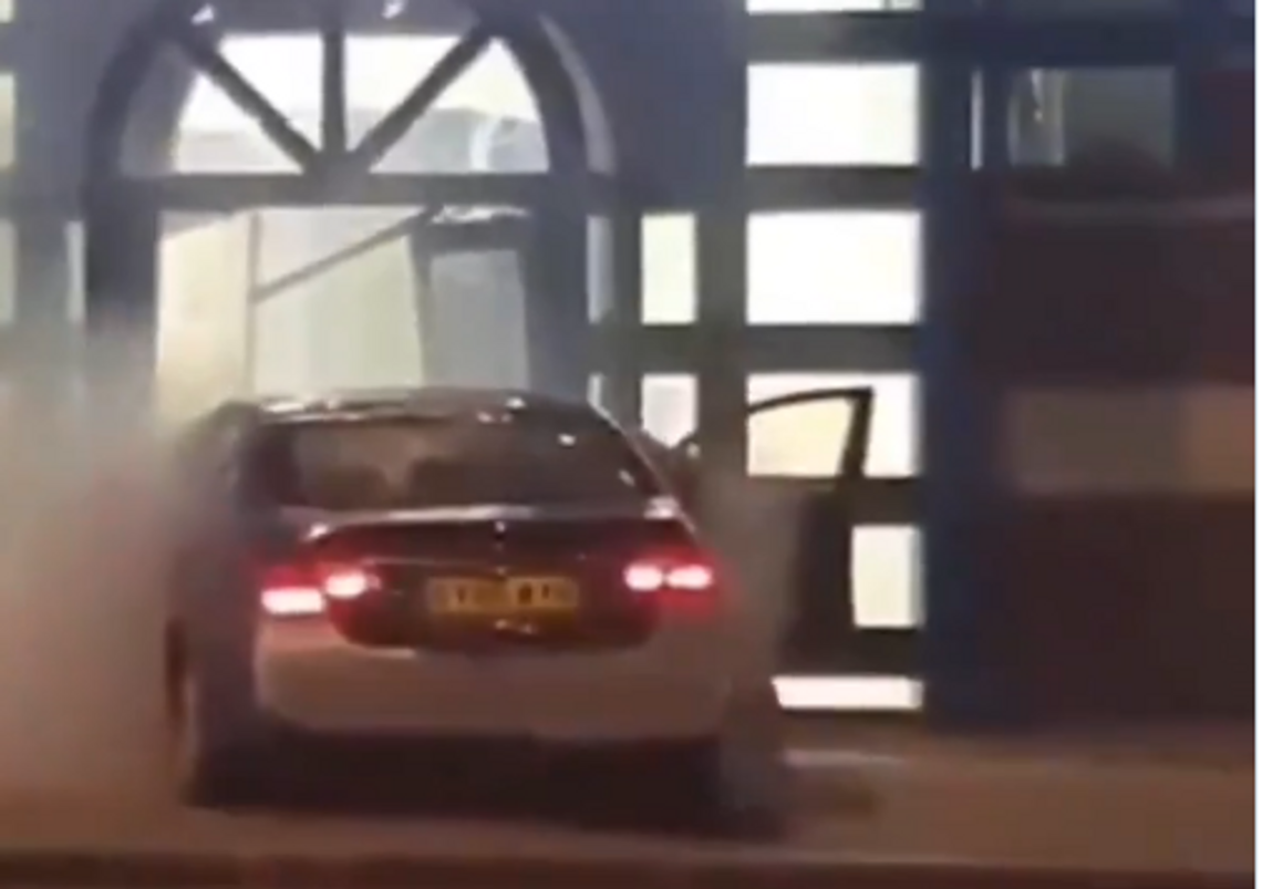 Londyn: Samochód wjechał w posterunek policji 