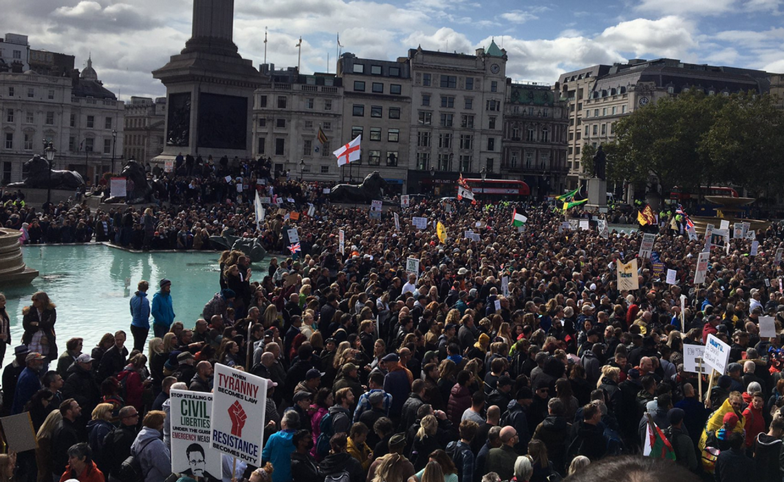 Londyn: Starcia policji z protestującymi 
