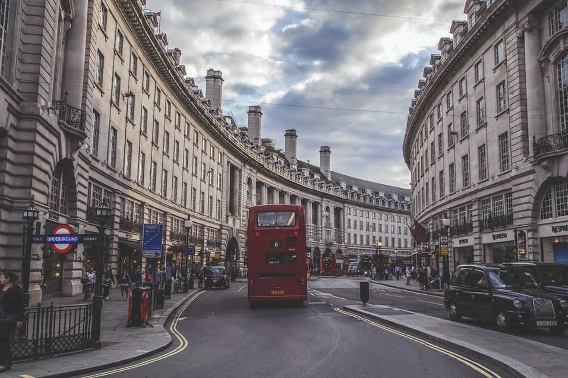 Londyn: TfL rozważa wprowadzenie całodobowych buspasów