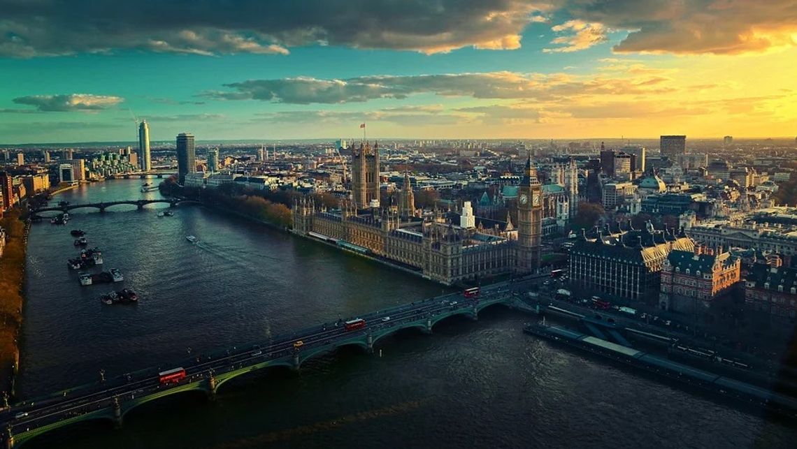 Londyn: Władze miasta opracowują własny plan wyjścia z poziomu 2 