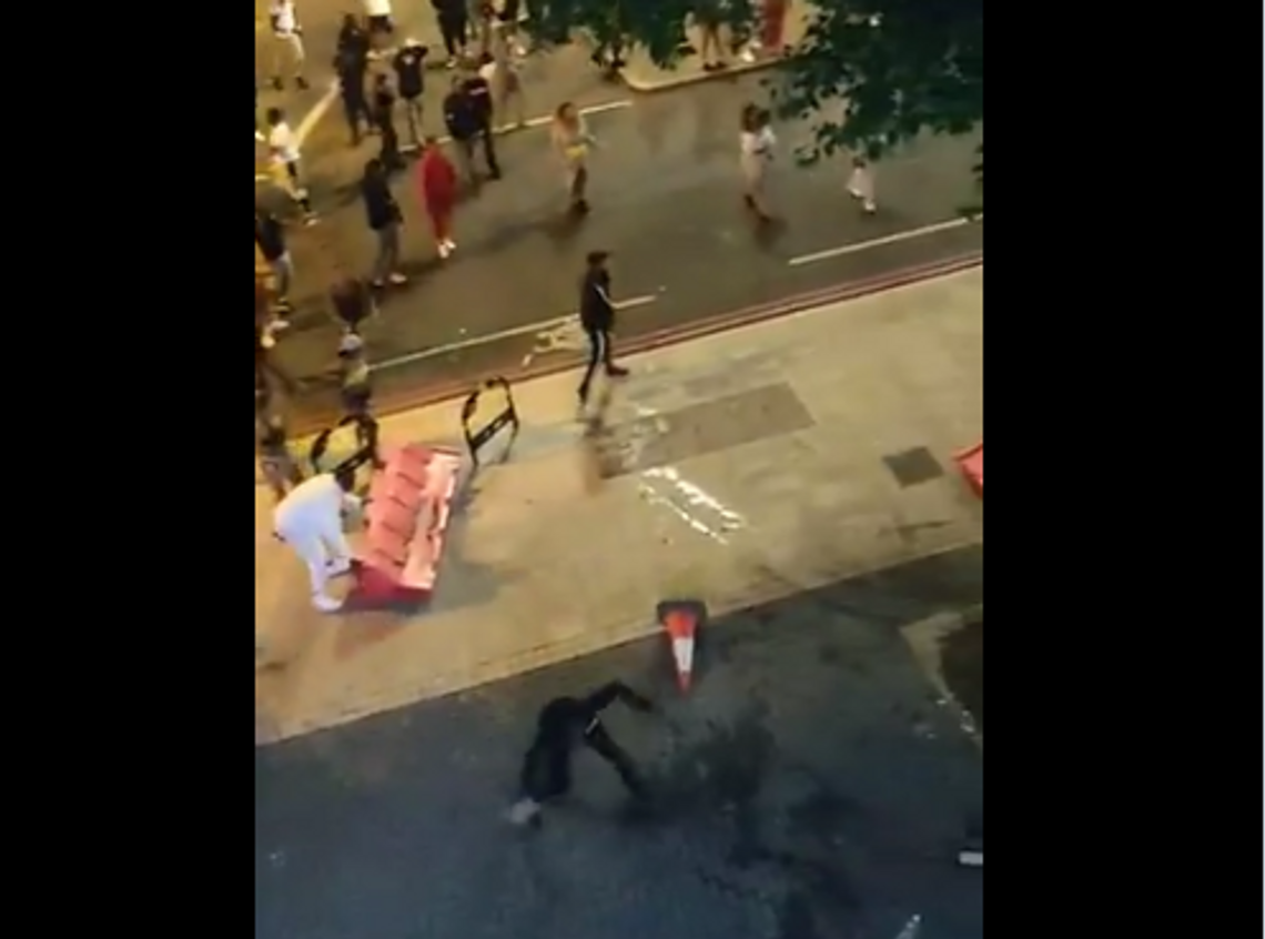 Londyn: Zaatakowano dwóch policjantów podczas nielegalnej imprezy