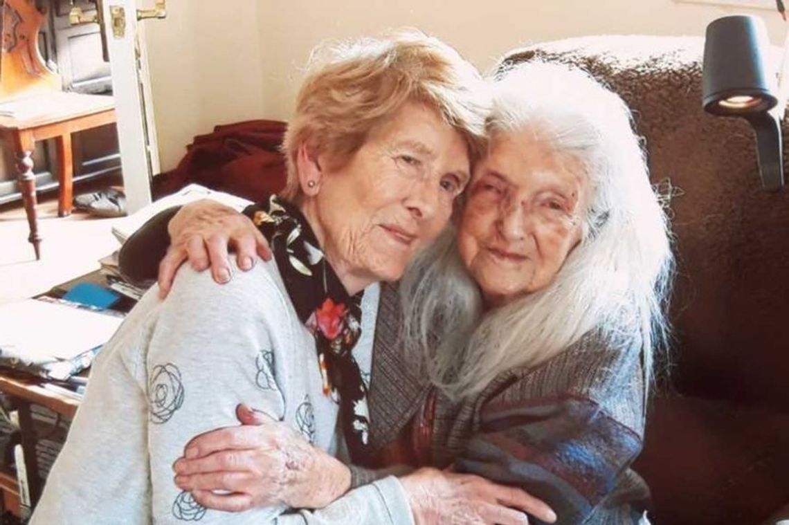 Ma 81 lat, i pierwszy raz w życiu spotkała swoją matkę