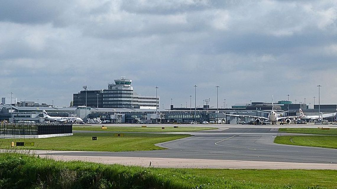 Manchester Airport: Zamieszanie i utrudnienia po znalezieniu podejrzanej paczki