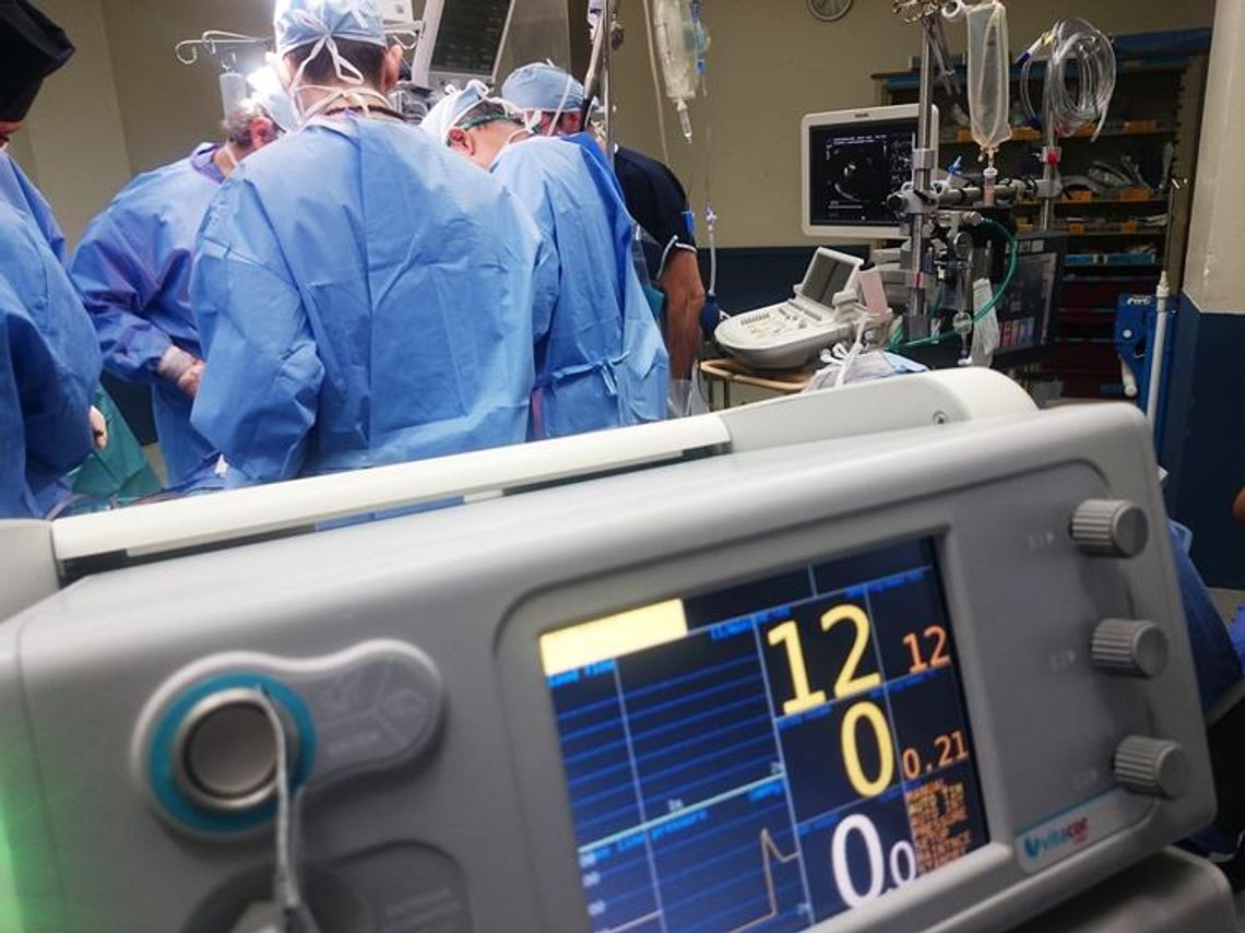 NHS England anuluje wszystkie niepilne operacje 