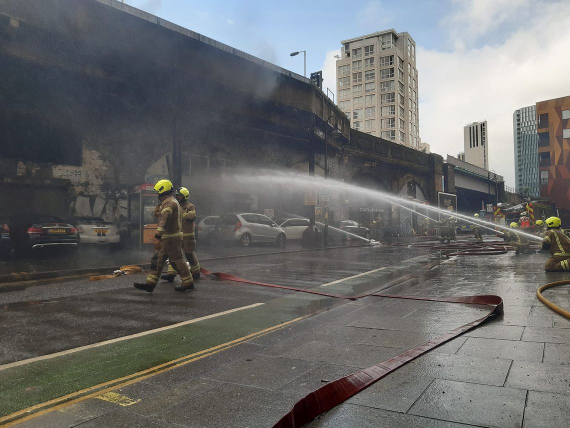 Ogromny pożar w południowym Londynie, 6 osób zostało rannych