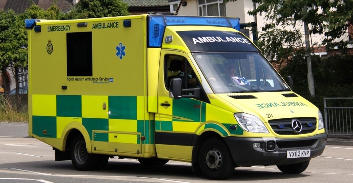 Pacjent zaatakował sanitariusza w ambulansie – materiał video