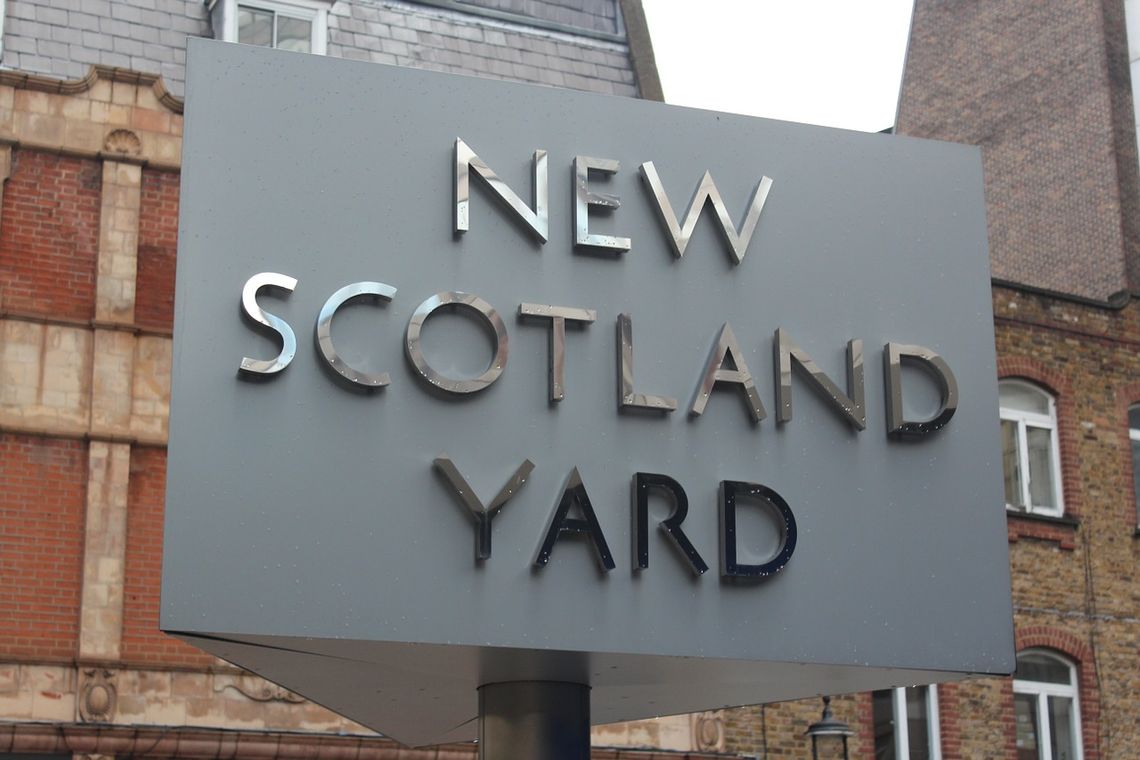 Policja: 14-latek raniony nożem w południowo-wschodnim Londynie