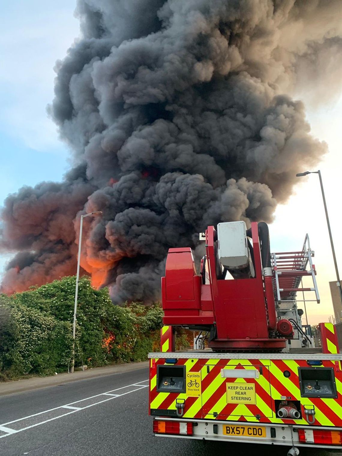 Ponad 100 strażaków walczyło z pożarem w północnym Londynie