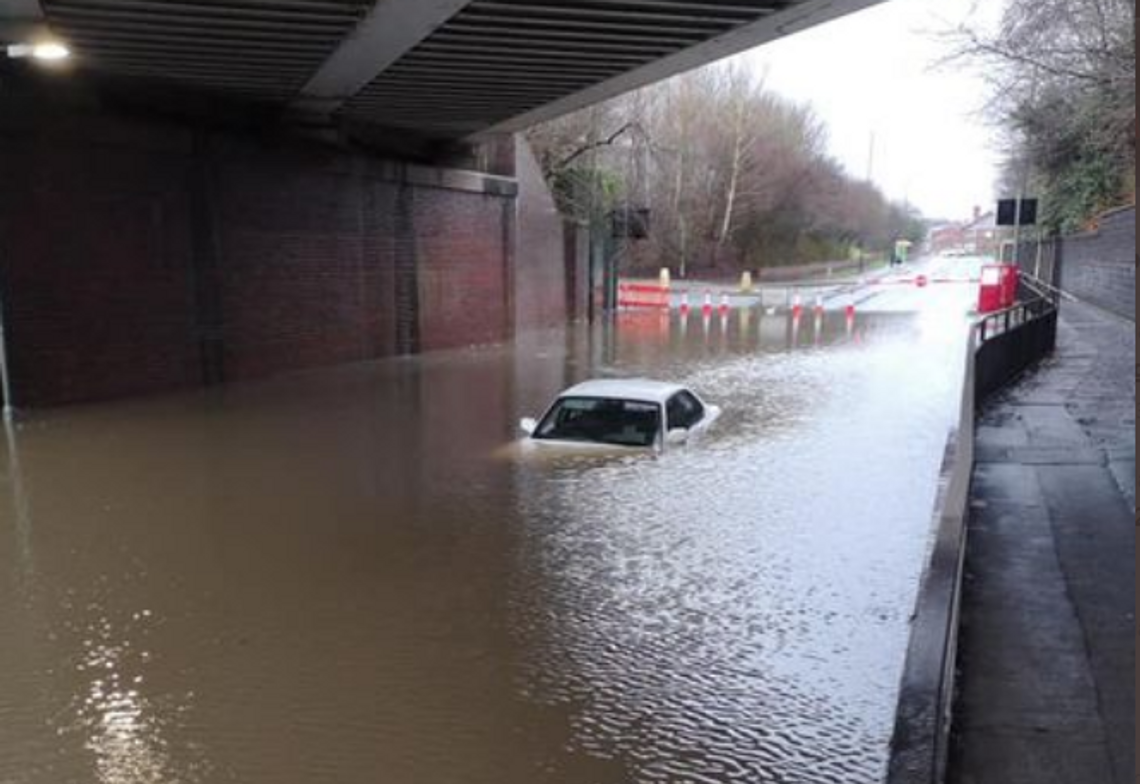 Powodzie w Anglii i Walii - ewakuowano ludzi z około 2000 domów