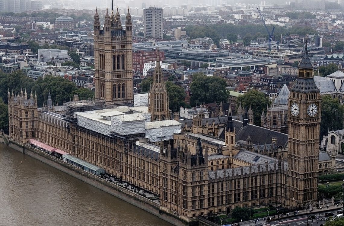 Premier proponuje przenieść parlament do Yorku