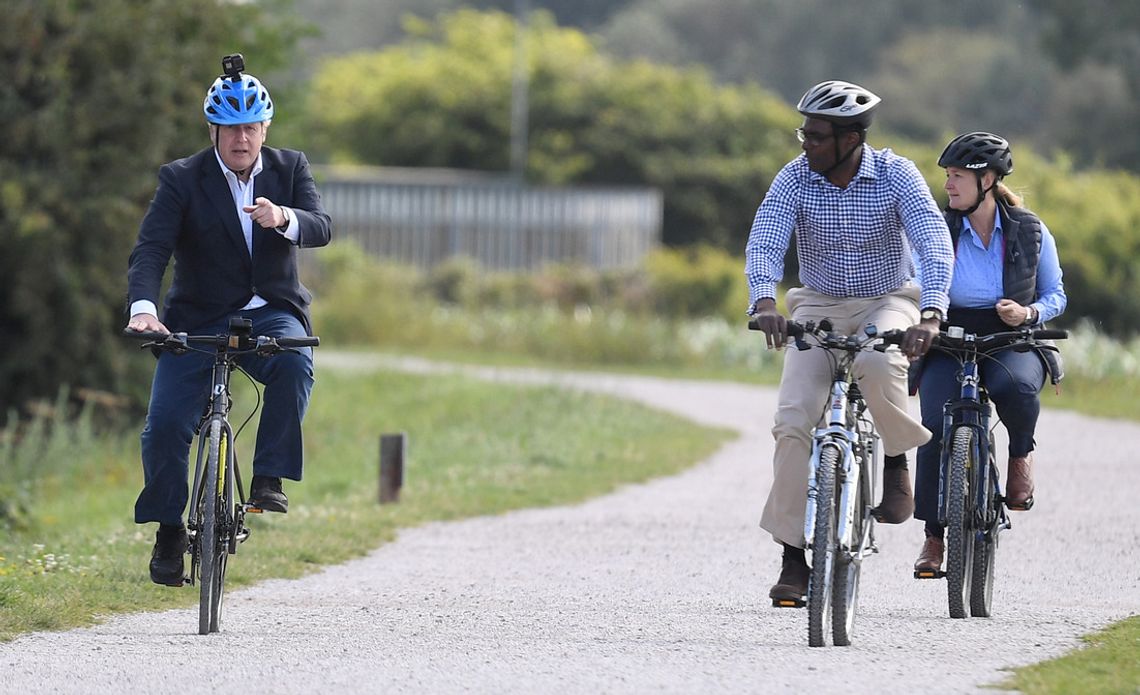 Premier wybrał się na przejażdżkę rowerową po Parku Olimpijskim, złamał przepisy covid’owe?