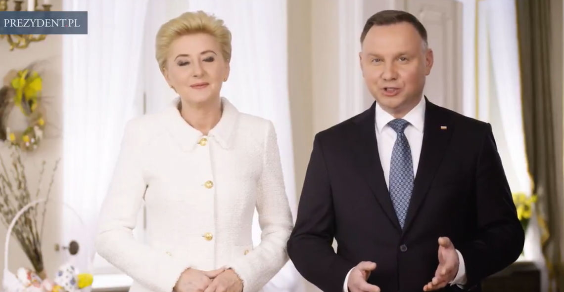 Prezydent Duda i premier Morawiecki składają Polakom życzenia
