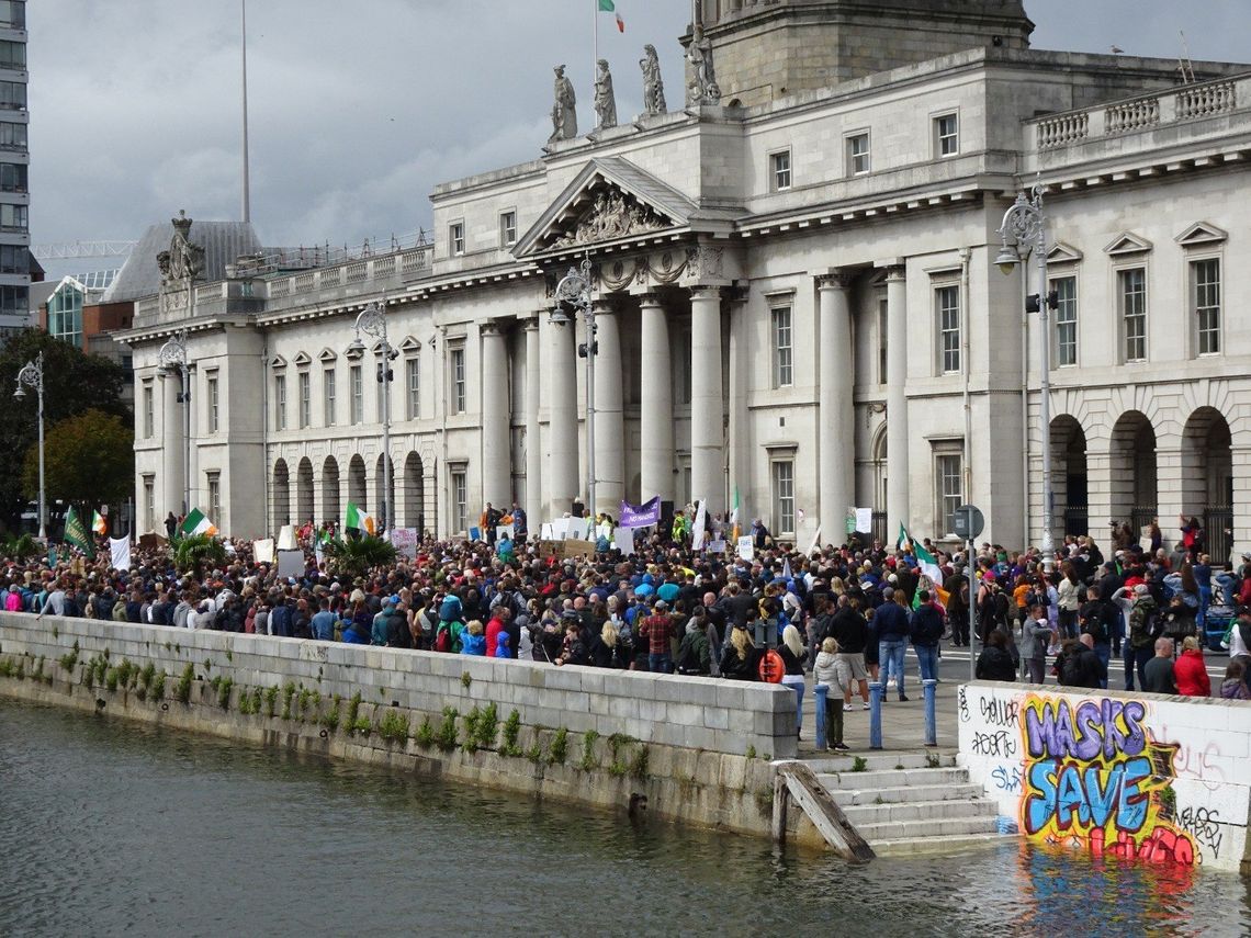 Protesty w Irlandii przeciwko restrykcjom koronawirusowym