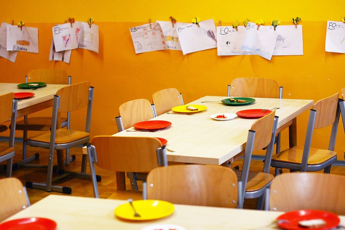 Rady miejskie obawiają się o posiłki w szkołach po Brexicie 