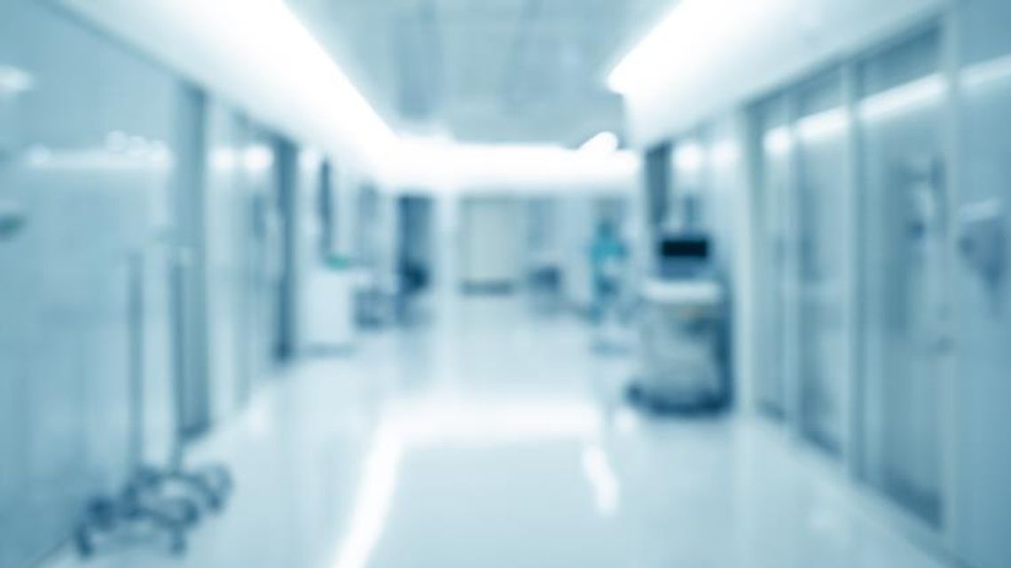 Raport dobowy: spada liczba osób hospitalizowanych 
