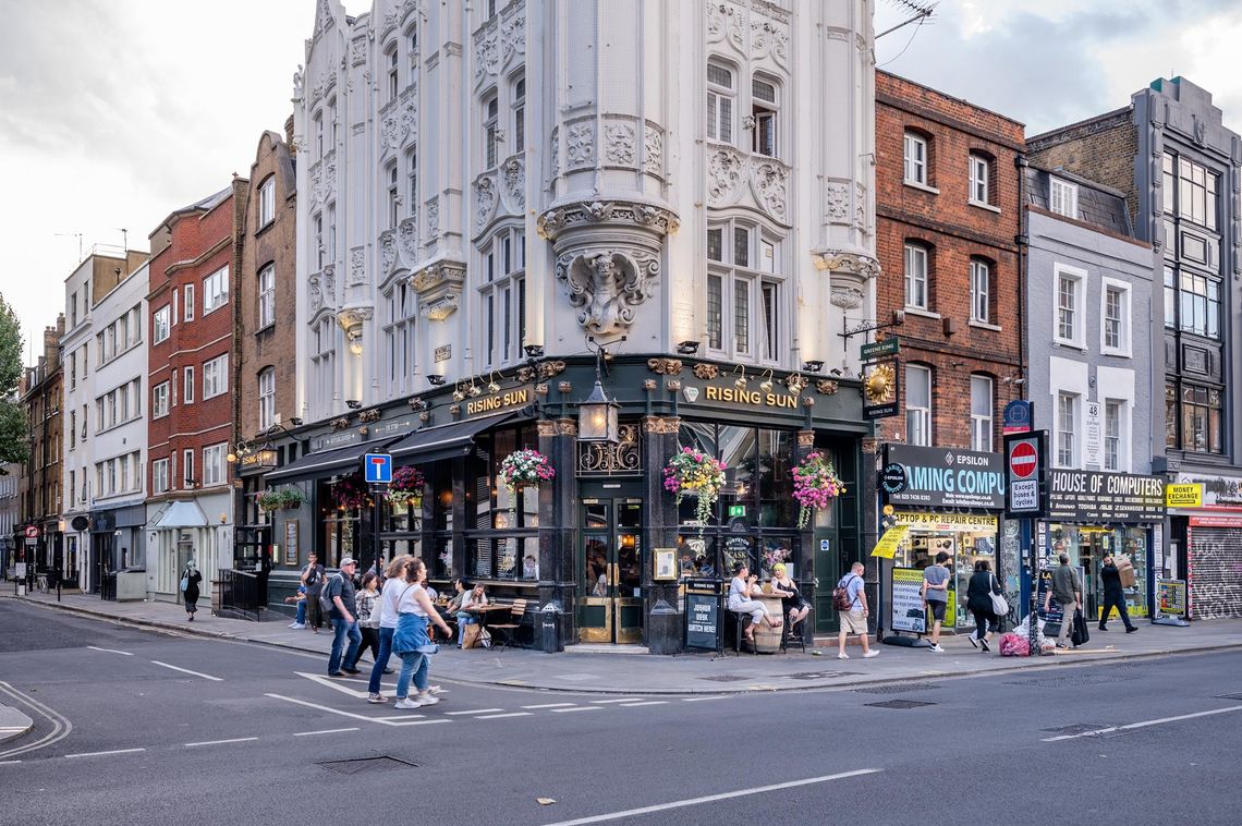 Ruch samochodów na Tottenham Court Road zmalał o dwie trzecie