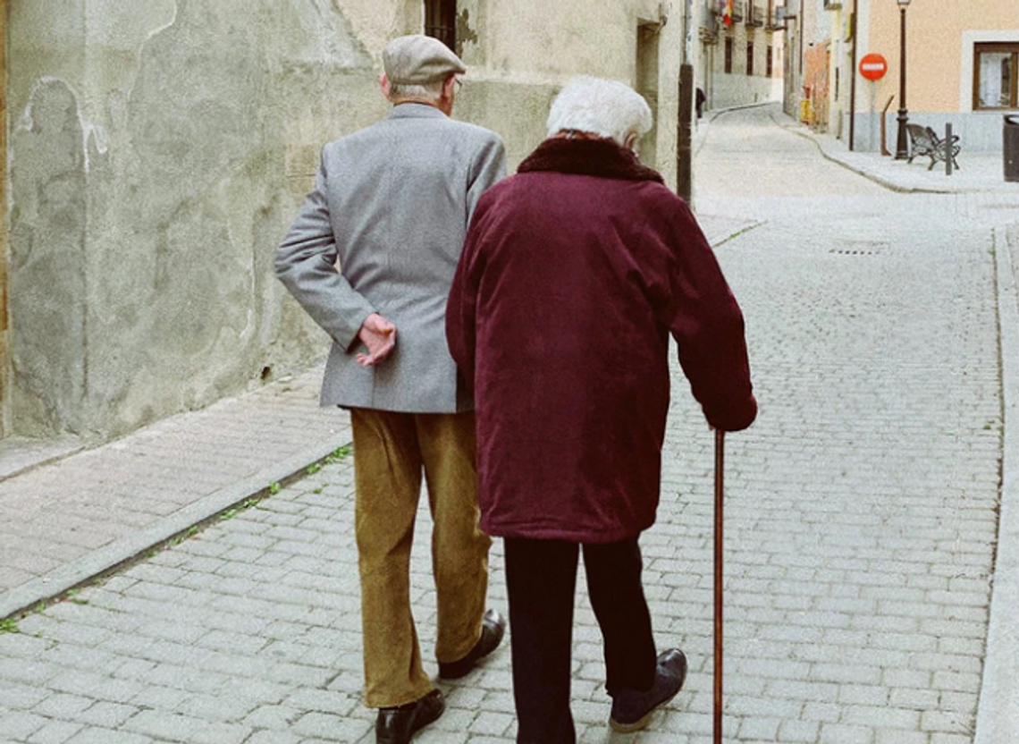 Rząd chce samoizolacji osób powyżej 70 roku życia