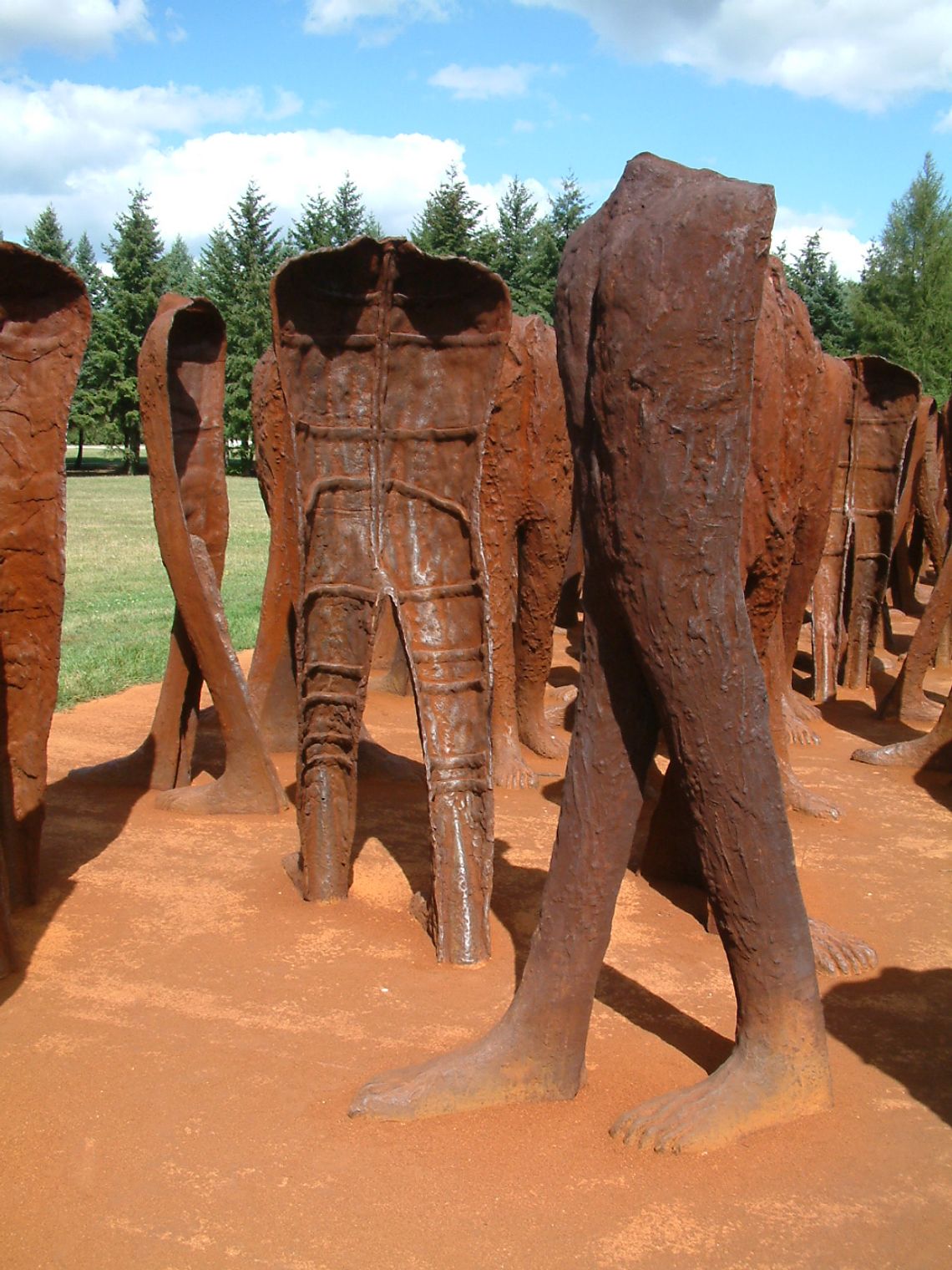 Rzeźby Magdaleny Abakanowicz w Tate Modern