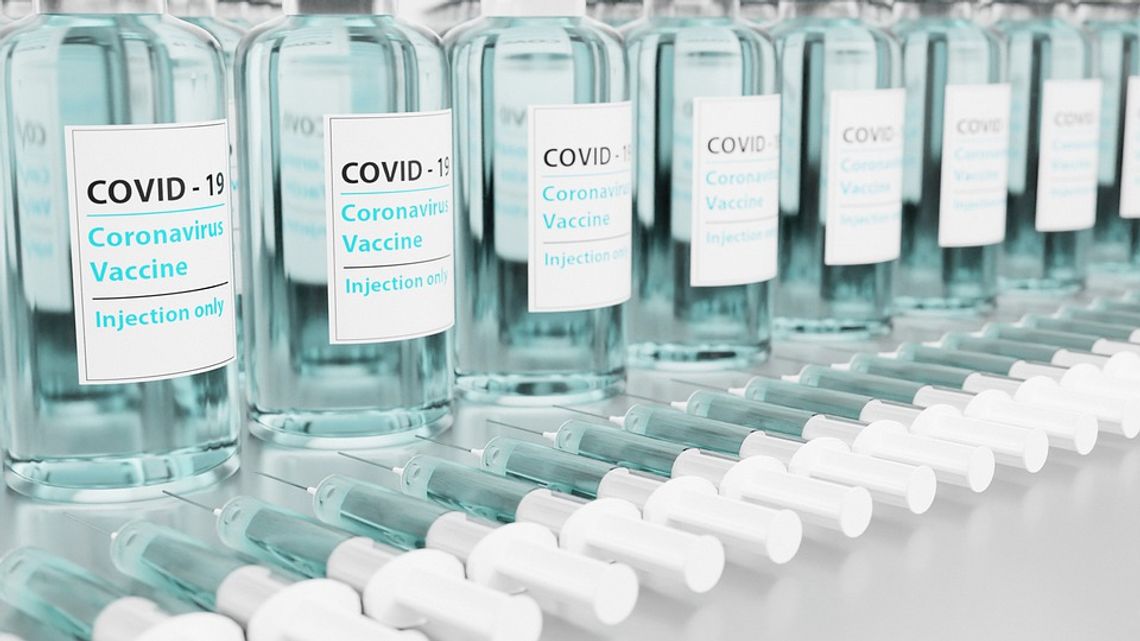 Szczepionka na wszystkie warianty koronawirusa możliwa za rok
