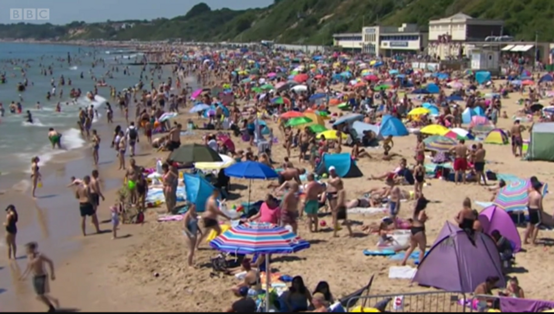 Tłumy na plażach – minister grozi ich zamknięciem!