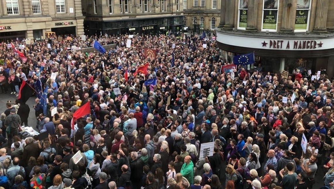 Tysiące protestujących w całej Wielkiej Brytanii