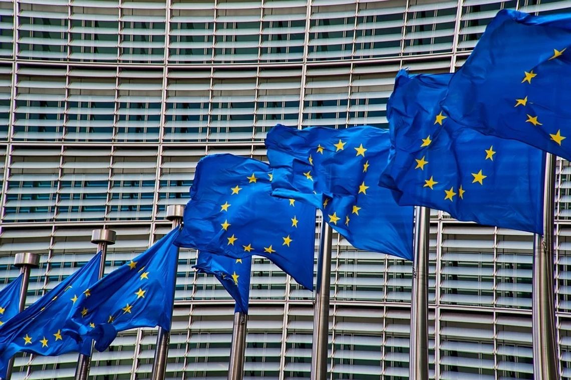 UE: KE zakończyła rozmowy w sprawie 225 mln dawek szczepionki przeciw Covid-19