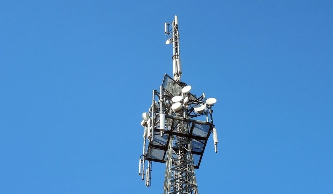 UK: 20 ataków na maszty sieci 5G w święta