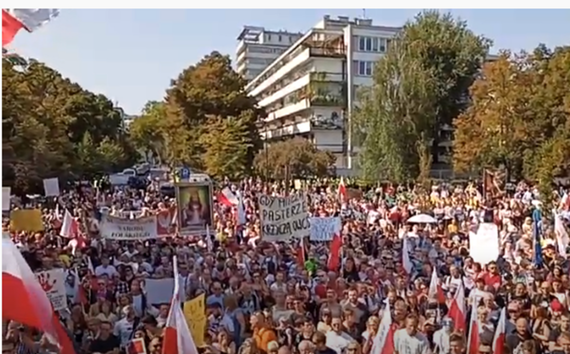 Warszawa: Protest przeciwko obostrzeniom
