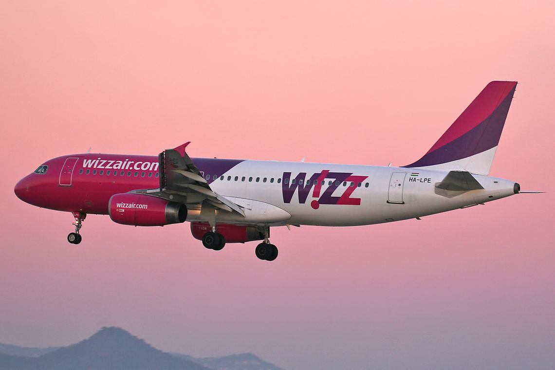WizzAir mocno podnosi opłaty za bagaż