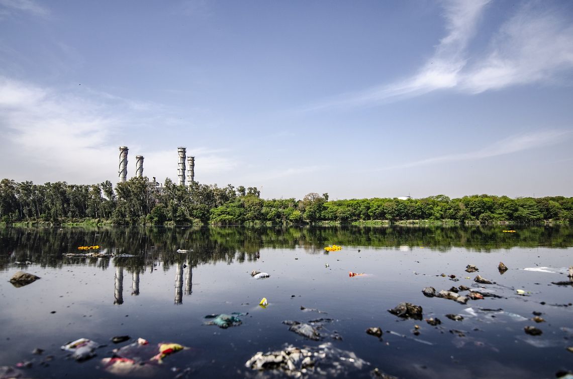 Wyciek chemikaliów na przedmieściach Londynu